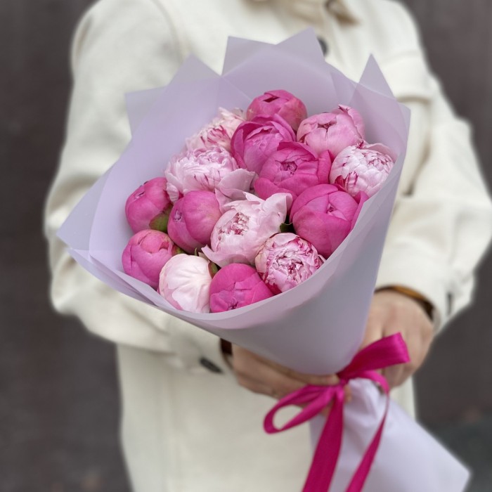 Розовый микс из 15 пионов